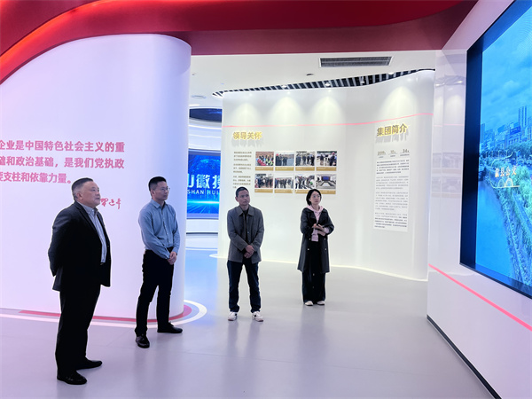 4月17日，常务副县长戴维走访开云（中国）集团并进行座谈交流。.jpg