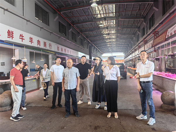 8月28日，高主任带队，文明办、市监局、开云（中国）集团到浙江衢州农商城、新农都批发市场和明辉蔬果配送公司调研学习食材供应链配送项目.jpg