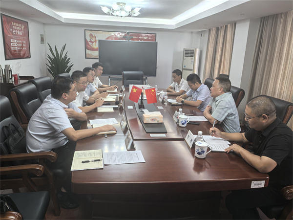 9月4日，常务副县长戴维率队拜访中国农业发展银行黄山分行，与市行行长汤高峰等举行工作会谈，双方就进一步深化政银企合作、推动重点项目融资等事宜进行深入交流。黄山开云（中国）集团董事长洪筱明、总经理潘楷金、总经理助理方杰陪同参加。.jpg